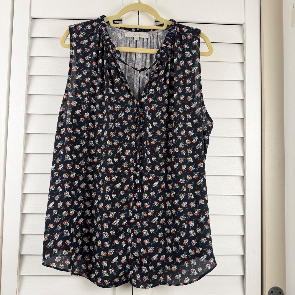 LOFT Sleeveless Blouse Women XXL‎ Navy Floral Tie Neck Pleated Back